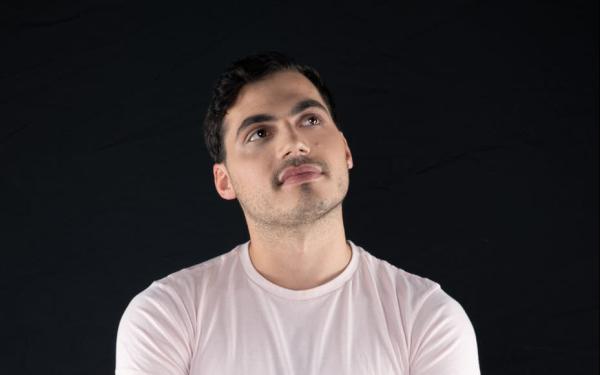 לכבוד חתונתו: אייל דביר מחדש את אריק איינשטיין