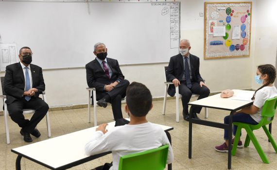 נתניהו בבי"ס: "נצא מהסגר לאט, נעצור אם צריך"