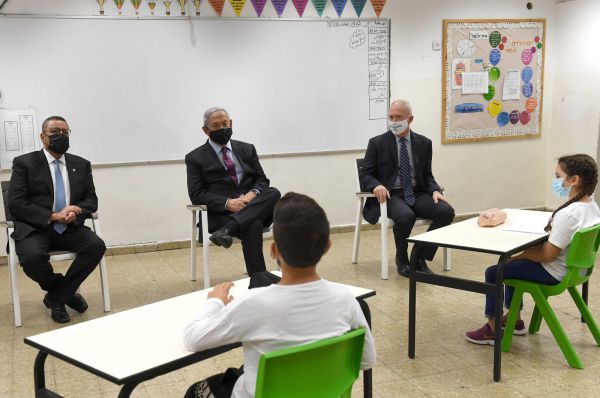 נתניהו בבי"ס: "נצא מהסגר לאט, נעצור אם צריך"