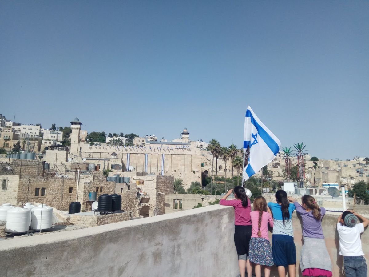 מחבקים מרחוק: בחברון יוצאים בקמפיין גאולת בתים