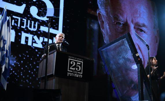 לפיד בכיכר רבין: אומרים למוחים נגד רבין – עד כאן