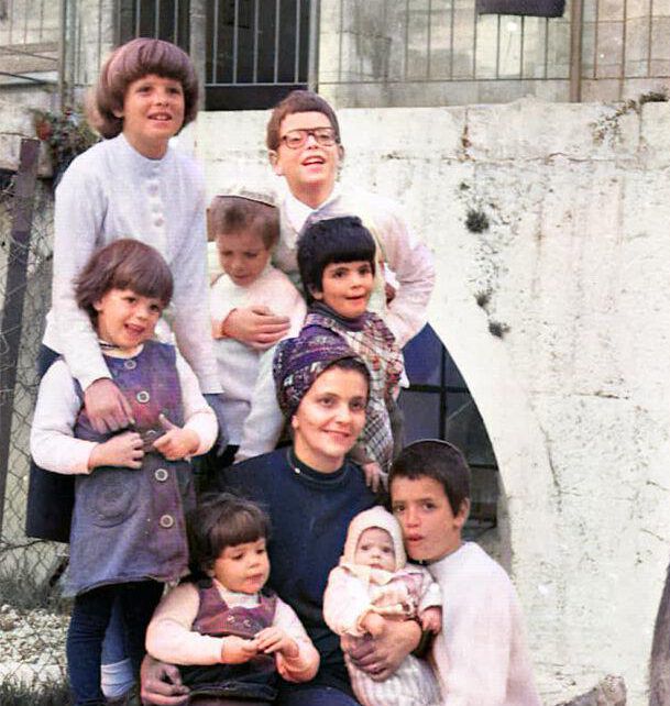 הנהג הסתכל עלינו בתמיהה: 'כיוון אחד לחברון'?