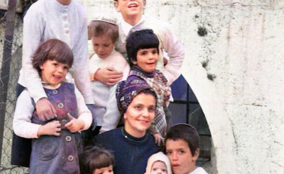 הנהג הסתכל עלינו בתמיהה: 'כיוון אחד לחברון'?