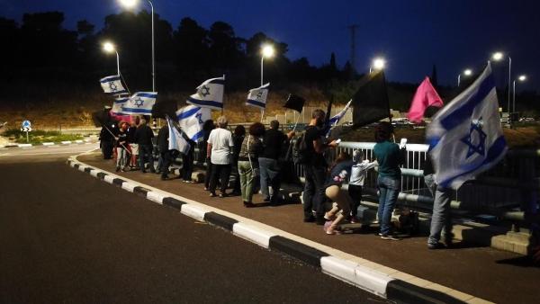 חיסול בכיר אל-קאעידה; מפגינים נעצרו בדרך לי-ם