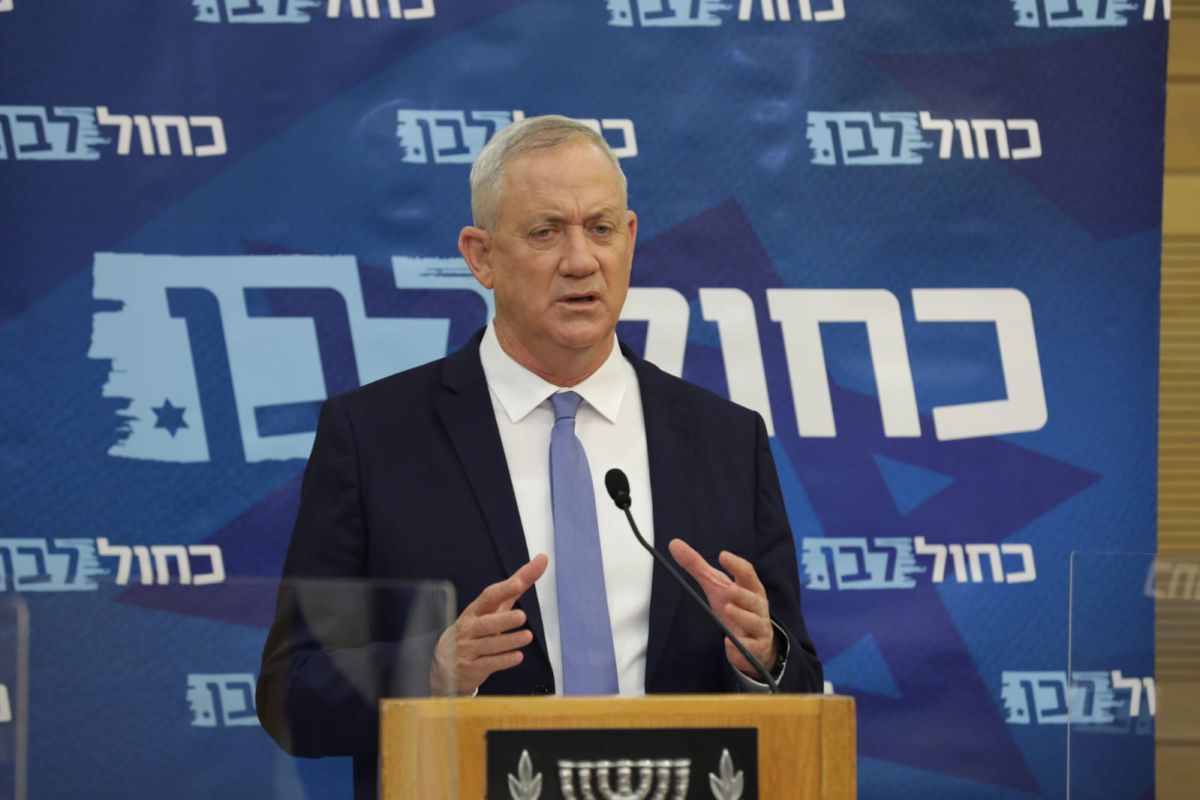 גנץ: "לא נקבל החלטות בלי מידע מלא על החיסונים"