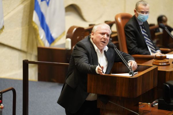 השר אמסלם למנדלבליט: אל תתחכם, אתה מתבלבל