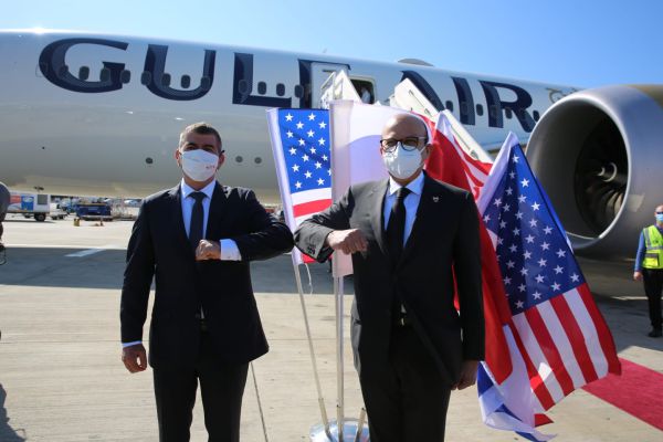 היסטוריה: שר החוץ של בחריין מבקר בישראל