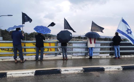 הפגנות נגד נתניהו: "תומכי ראש הממשלה זרקו אבן"