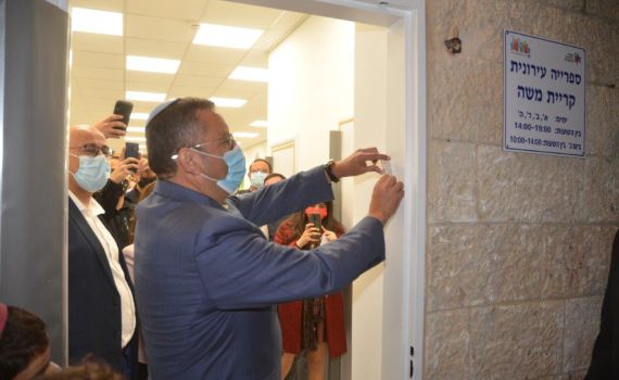 ילדי השכונה ביקשו – ראש העיר הקים ספרייה חדשה