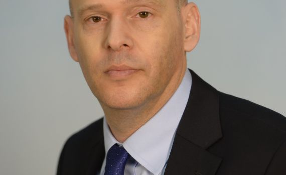 על הראש של נתניהו: גנץ האריך  לאיסמן את התפקיד