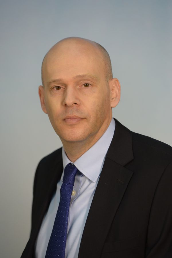 על הראש של נתניהו: גנץ האריך  לאיסמן את התפקיד