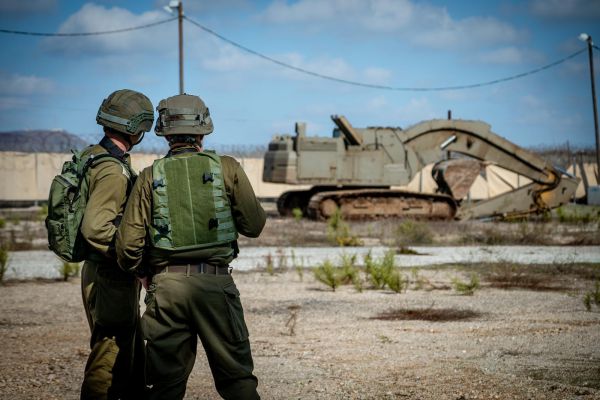 צה"ל מאשר: תקפנו יעדי חיזבאללה בגבול סוריה-לבנון