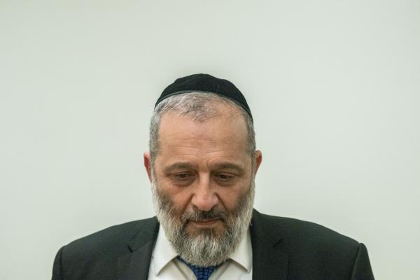 דרעי התנגד; קבינט הקורונה אישר את הגדלת הקנסות