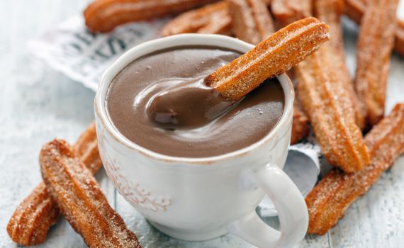 תשכחו מהסופגניות: מתכון קל לצ'ורוס מ-5 מרכיבים