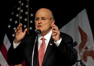 בהודעה לילית: טראמפ העניק חנינה לעורך דינו ועשרות אחרים