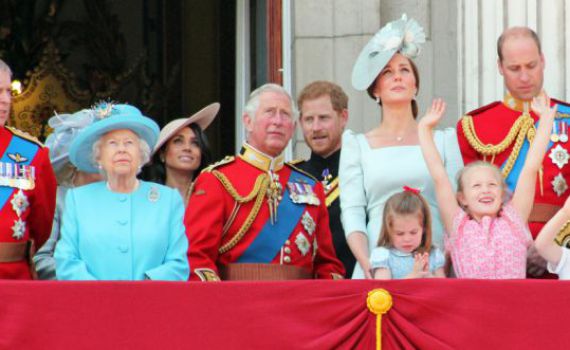 המלחמה על 'הכתר': בריטניה יוצאת נגד נטפליקס