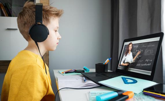 איך מחזירים את בני הנוער מהמסך אל המציאות?