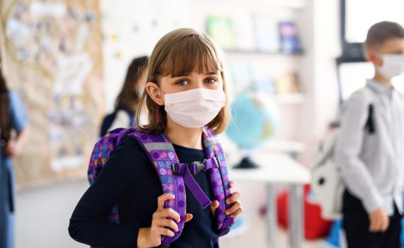 מסיכה בבית הספר. נקודה כואבת ומחניקה