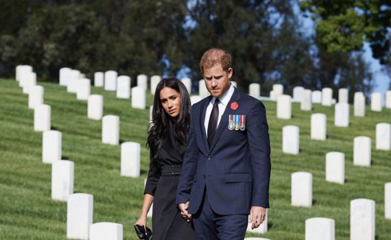 פיוס בבית המלוכה: מייגן וקייט מתאמות בגדים