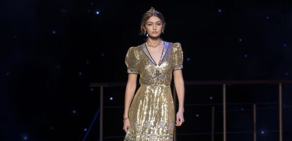 ג'יג'י חדיד מצטרפת למועדון האמהות העייפות