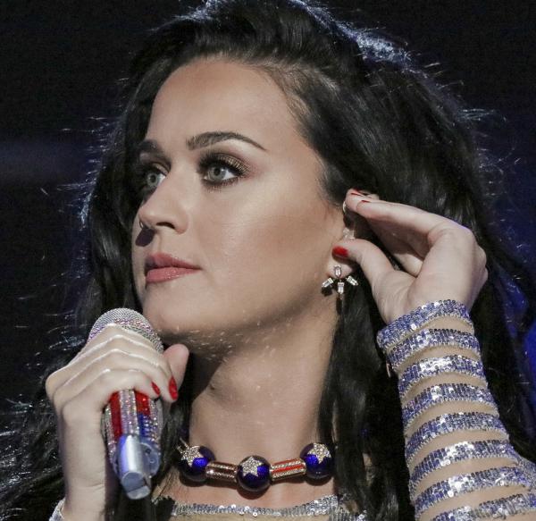 קו אופנה אנטי מפלגתי מסעיר את הרשת