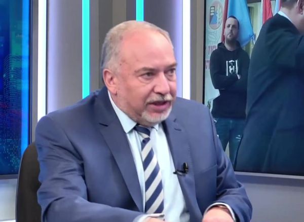 ליברמן לסרוגים: "נתניהו ובנט צבועים"