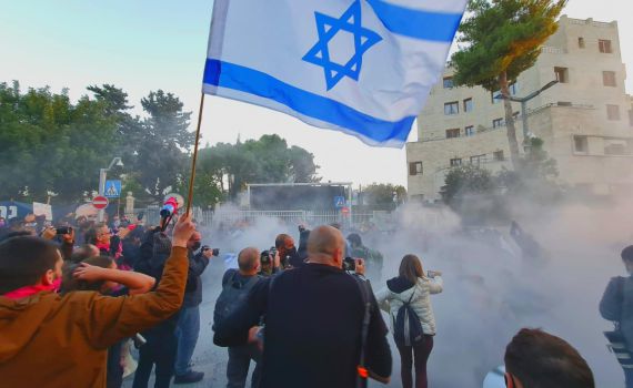 המחאה בבלפור: עימותים ומדורות, כיבוי אש הוזעקו