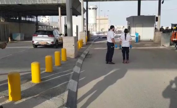 נסיון פיגוע דקירה במחסום קלנדיה, המחבל נוטרל