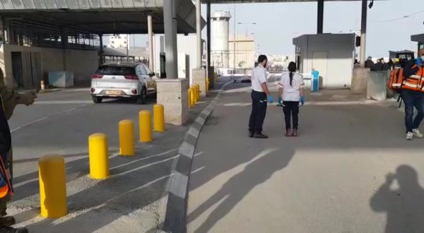 נסיון פיגוע דקירה במחסום קלנדיה, המחבל נוטרל