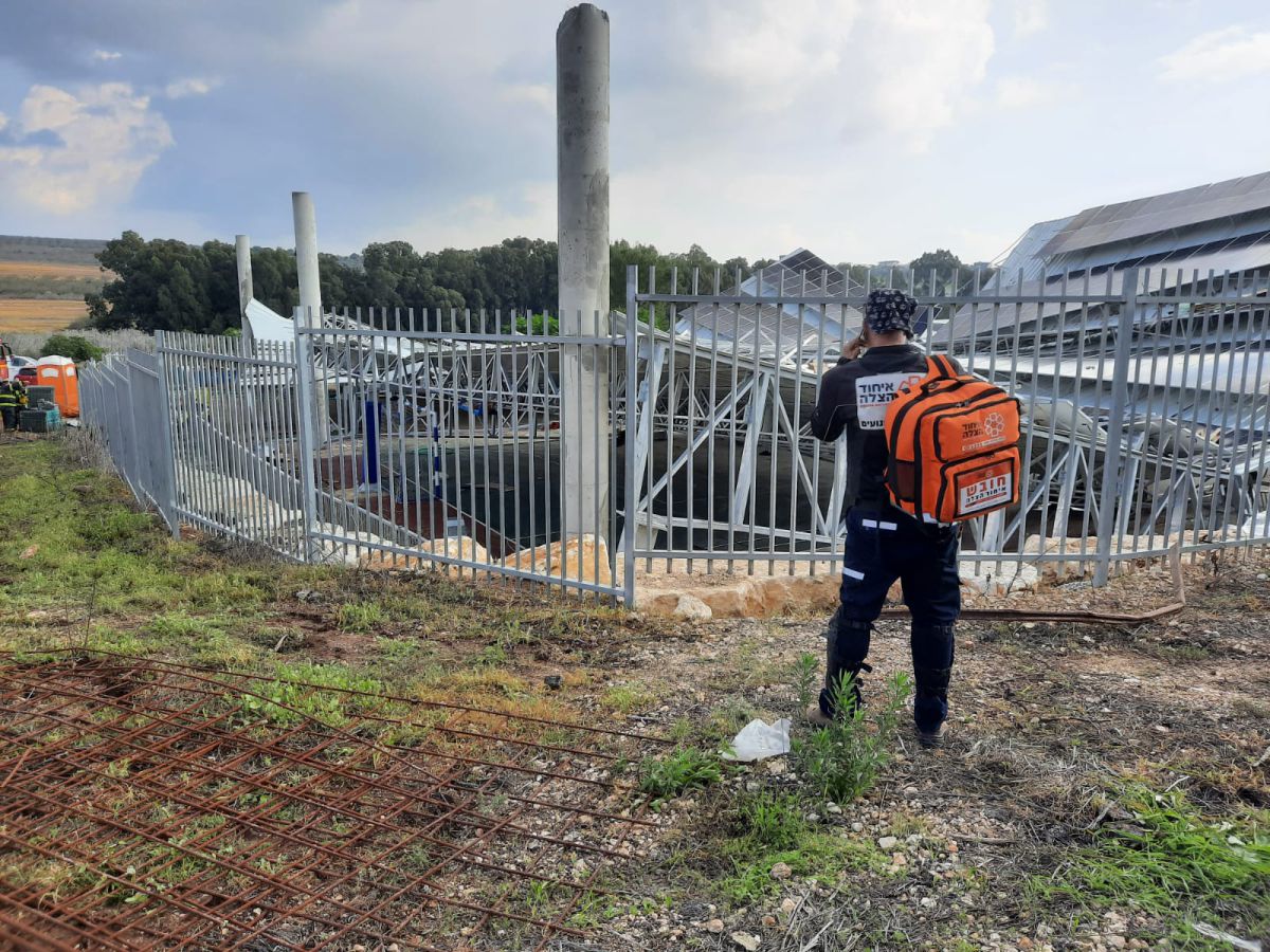 8 פצועים בקריסת גג סולארי בבית הספר כפר כדורי