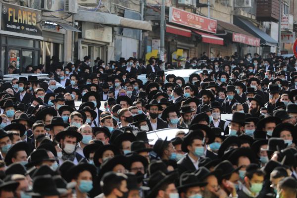 בתנאי קורונה: אלפים בהלווית הרב אהרון חדש זצ"ל