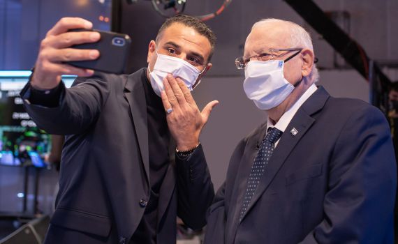 צפו: נשיא המדינה בשיר "שבחי ירושלים" בשידור חי