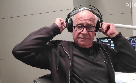 בחיוך ובקריצה: צפו במבזק האחרון של מלאכי חזקיה