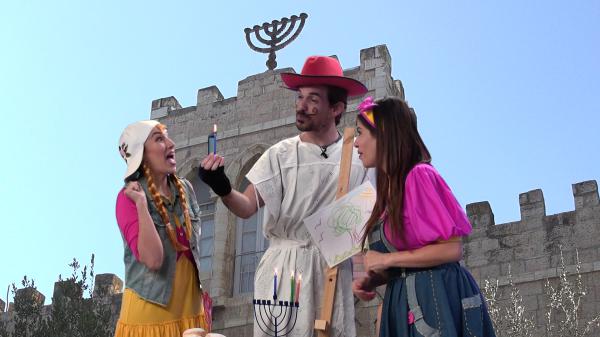 חנוכה בסרוגים: אביה נוחתת במנורת האמנים. פרק שני