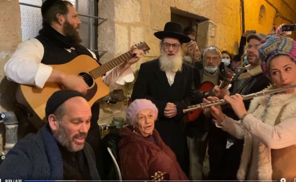 אפילו הקורונה לא עצרה: משפחת רזאל מתאחדת. צפו