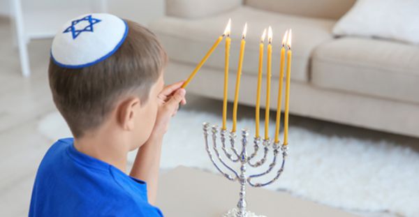 רגע לפני שאתם חוגגים יחד בואו לעזור למי שמדליק לבד