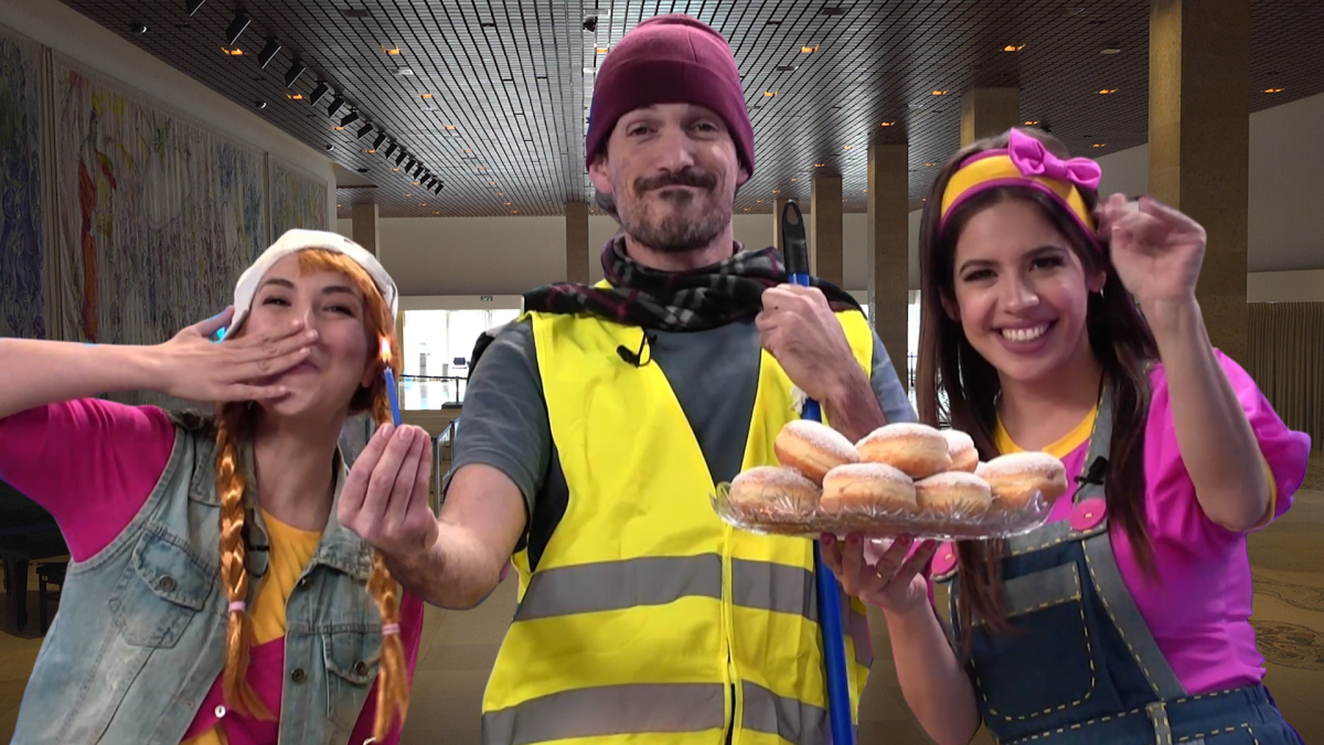 חנוכה בסרוגים: אביה מגיעה למנורות של שאגאל. פרק 7