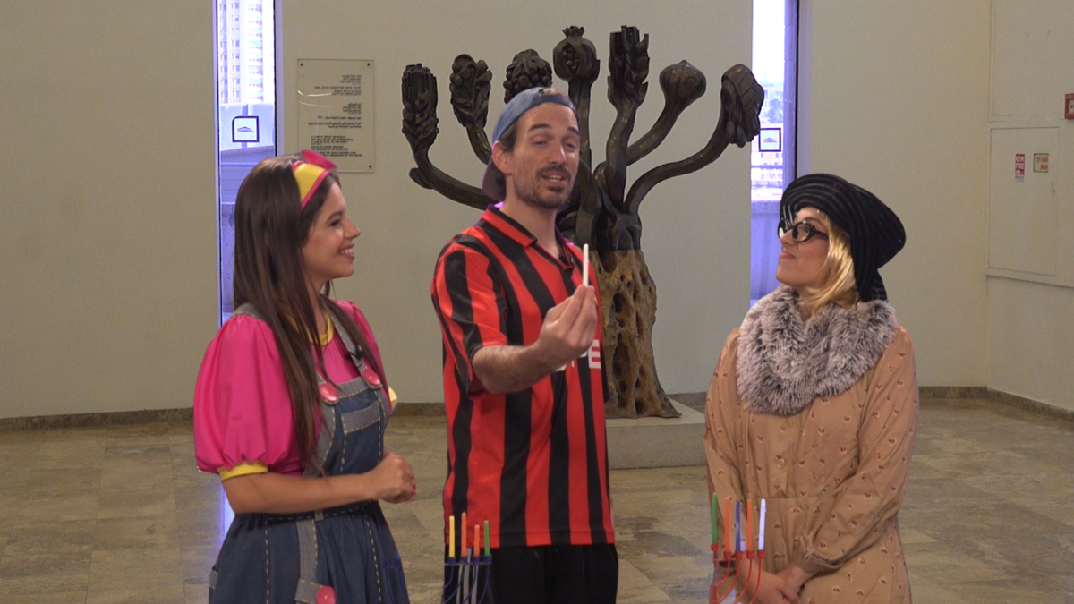 חנוכה בסרוגים: אביה מגיעה למנורת החקלאים. פרק סיום