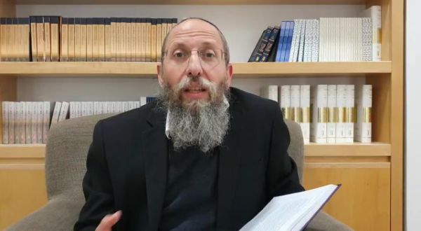 אני נמצא בבידוד, איך אני יכול להדליק נרות חנוכה?