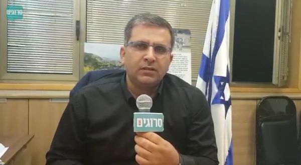 סופר על ההצעות מהליכוד: "בדיחה לא רלוונטית"