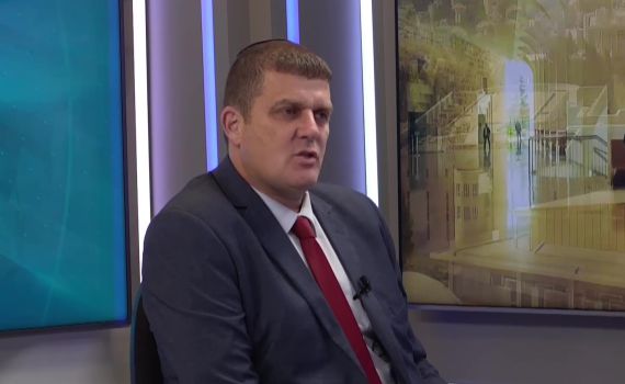 צפו | עמית הלוי מתפוצץ על איבתיסאם מראענה