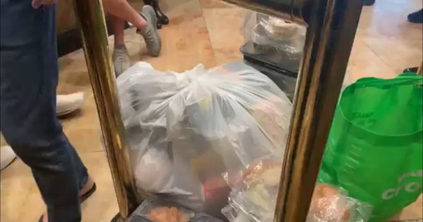 צפו: מרד במלוניות הקורונה; שוהים מאיימים לשבות רעב