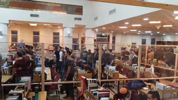 בצל הקורונה: ההדלקה המסורתית בישיבת קריית שמונה. צפו