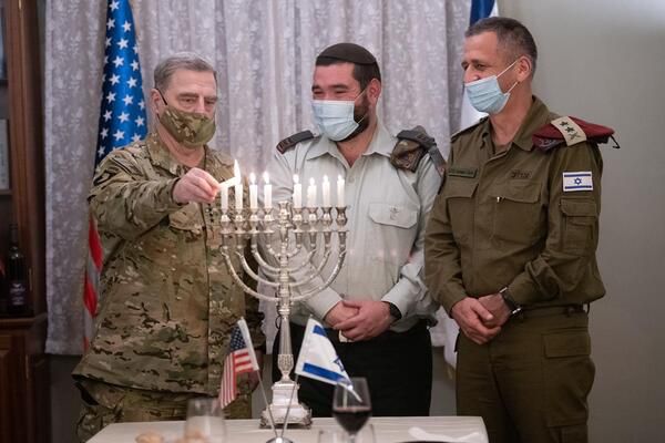 רמטכ"ל צבא ארה"ב הדליק חנוכיה עם הרמטכ"ל כוכבי
