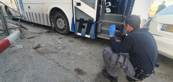 אוטובוס דרס פועלים פלסטינים ליד קבר רחל