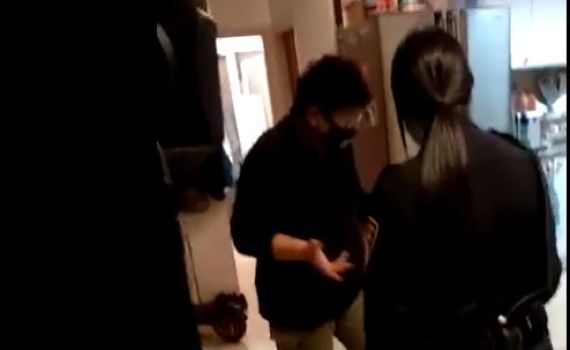 פעילת הימין עוכבה לחקירה באמצע ראיון ל'כאן 11'. צפו