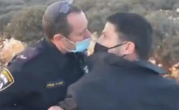 צפו: שוטר חרג מסמכותו ועצר את ח"כ סמוטריץ'