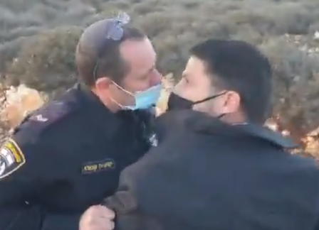 צפו: שוטר חרג מסמכותו ועצר את ח"כ סמוטריץ'