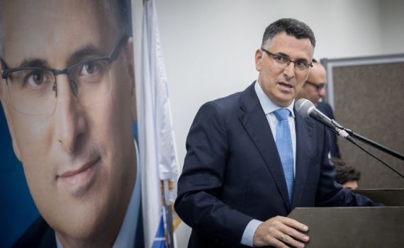 סקר מנדטים: סער עוקף את לפיד ונצמד לבנט