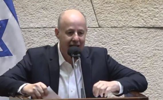 עימות סוער במליאה: בושה שהיית קצין בכיר בצבא. צפו